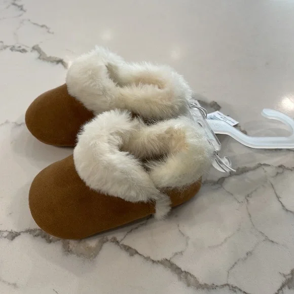 Old Navy 3-6m baby booties Unisex Faux-Fur-Lined Cozy Boots in cognac nwt - Picture 2 of 9